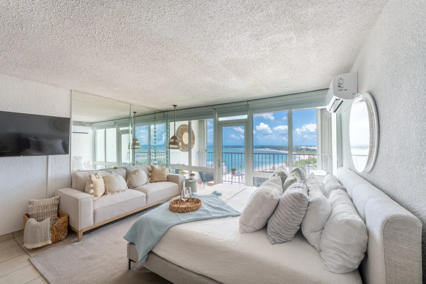 Ocean Penthouse Studio, Isla Verde, Puerto Rico